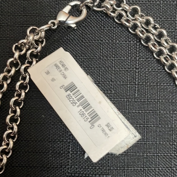 Beautiful NYC Rhinestone Necklace - Picture 3 of 3